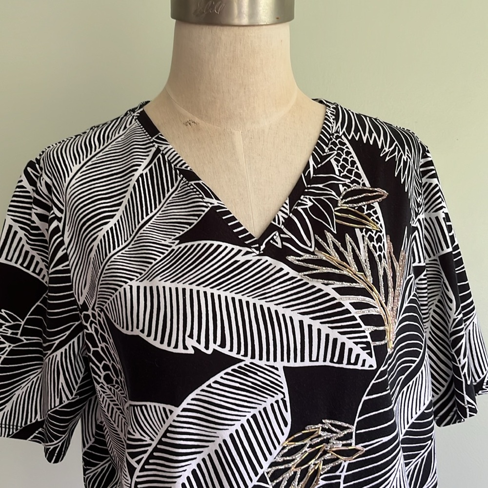 Black and white short sleeve sequin T-shirt - Picture 2 of 9